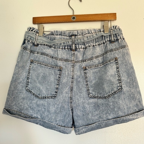 Women’s Denim Shorts - Picture 2 of 2